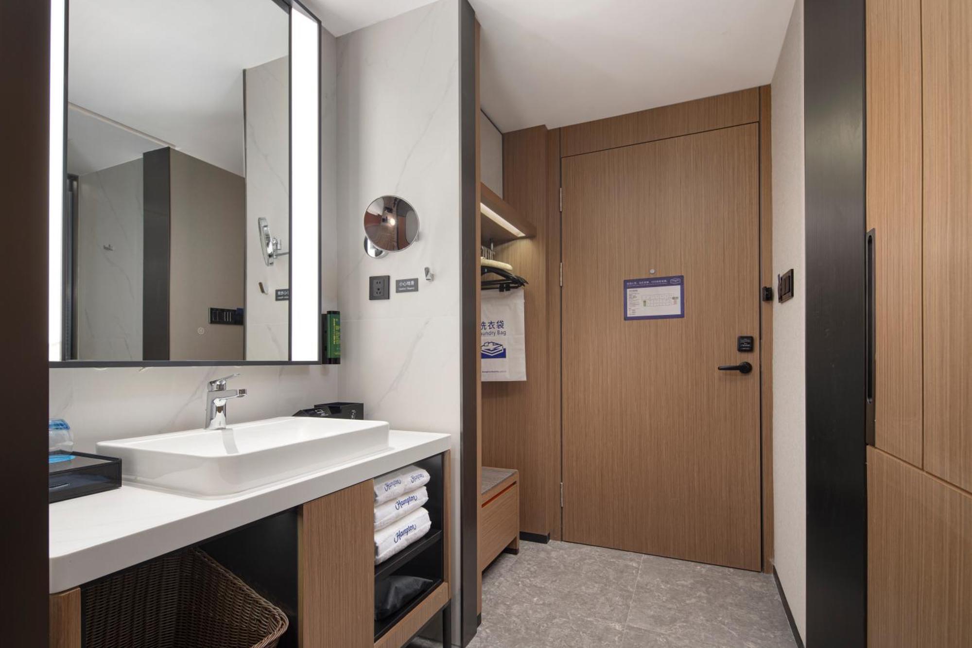Hotel Hampton By Hilton North Bund Siping Road 4*